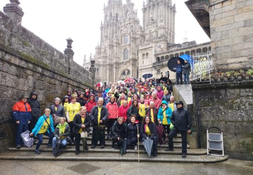O grupo que realizaba o Camiño Portugués pola costa chega a Compostela